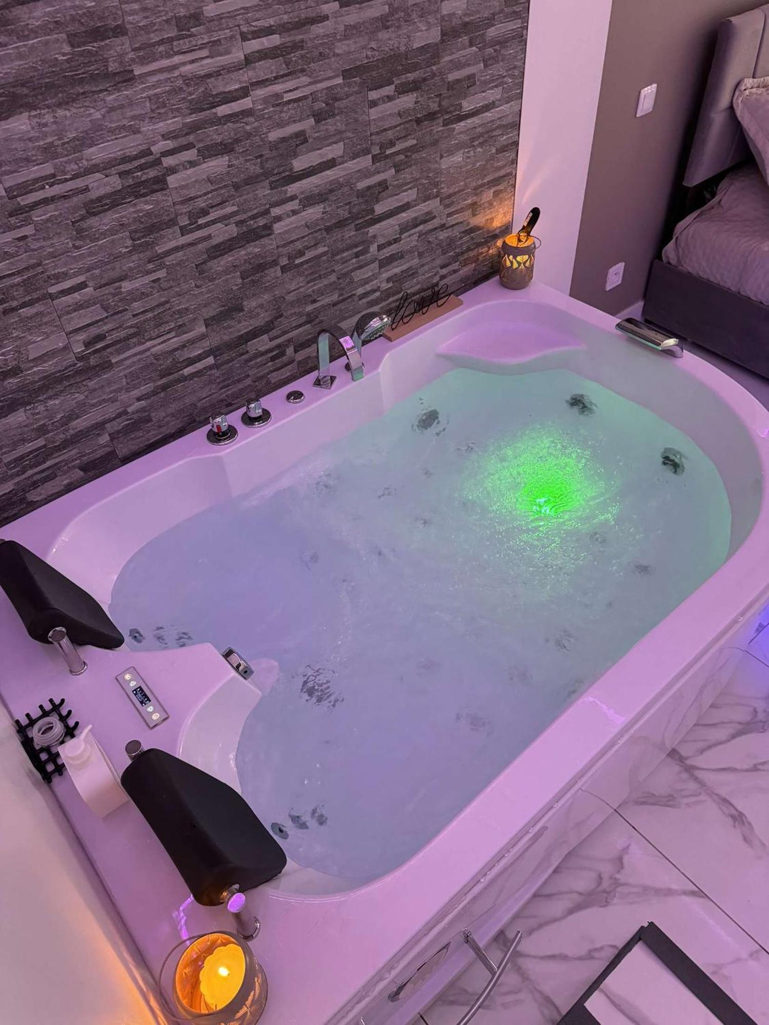 Suite Gold By L Amaryllis I Jacuzzi & Sauna Prive I Centre Beziers Arrivee Autonome Ngoại thất bức ảnh