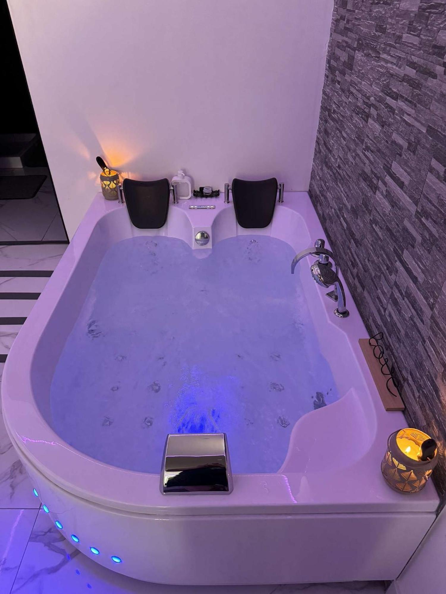 Suite Gold By L Amaryllis I Jacuzzi & Sauna Prive I Centre Beziers Arrivee Autonome Ngoại thất bức ảnh