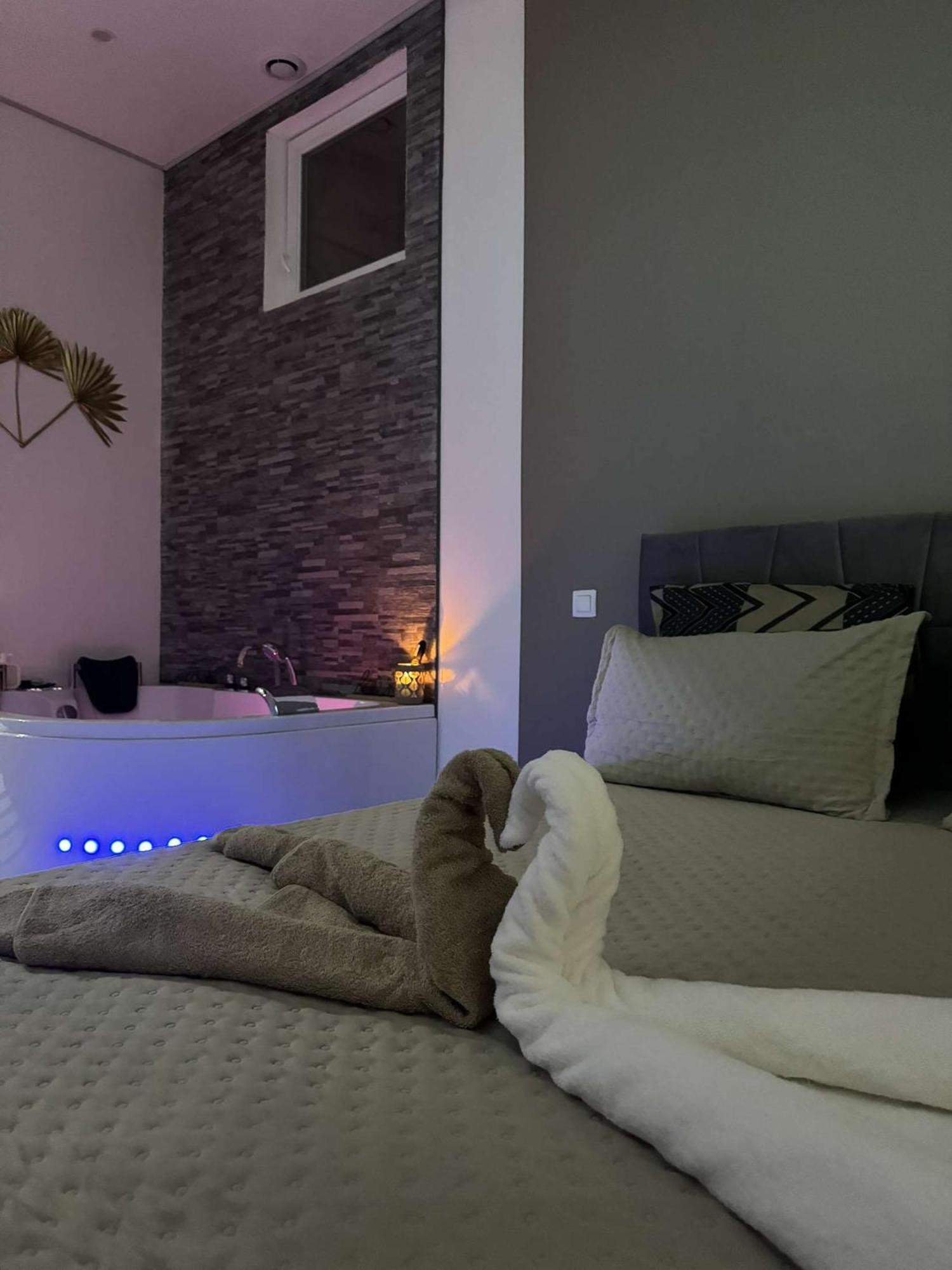 Suite Gold By L Amaryllis I Jacuzzi & Sauna Prive I Centre Beziers Arrivee Autonome Ngoại thất bức ảnh