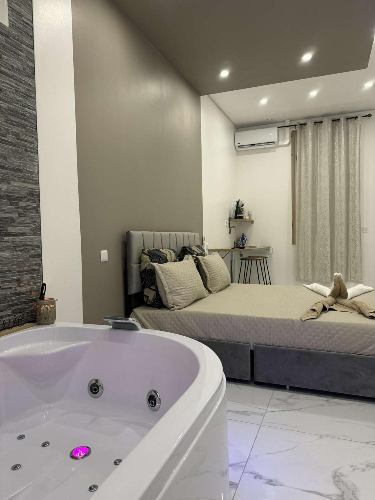Suite Gold By L Amaryllis I Jacuzzi & Sauna Prive I Centre Beziers Arrivee Autonome Ngoại thất bức ảnh