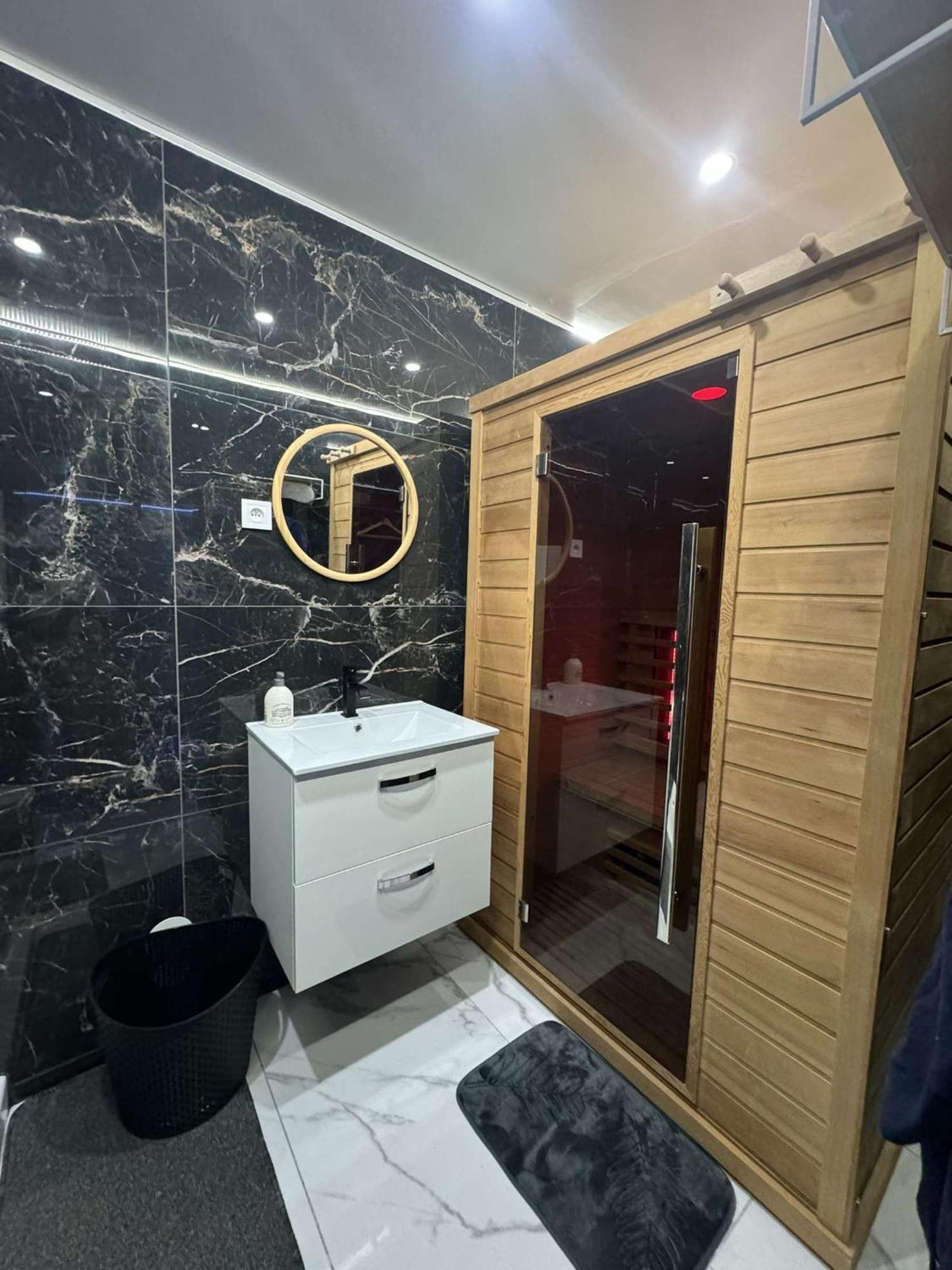 Suite Gold By L Amaryllis I Jacuzzi & Sauna Prive I Centre Beziers Arrivee Autonome Ngoại thất bức ảnh